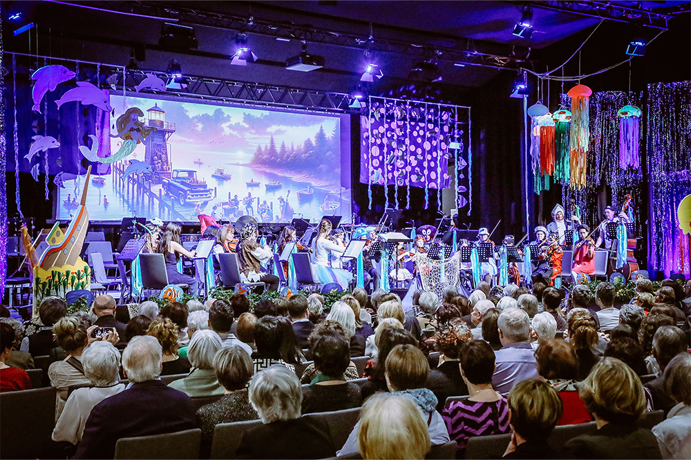 Blick auf die Bühne des Live Congress Leoben beim Faschingskonzert