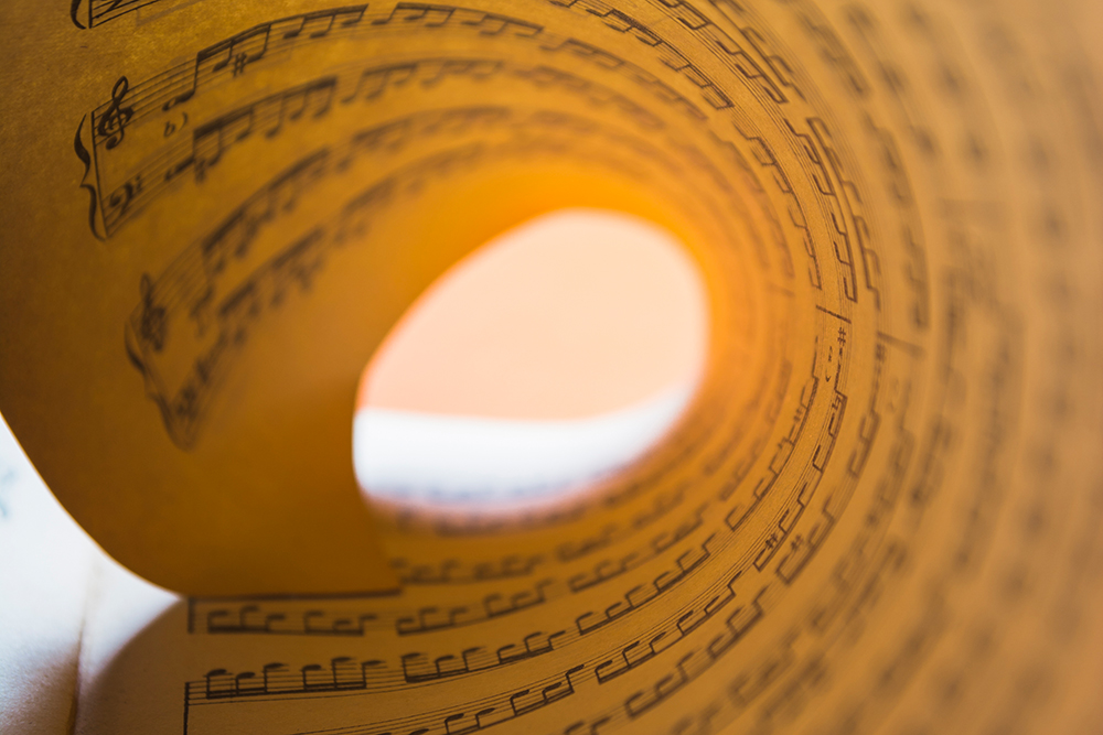 Symbolbild: Zusammengerolltes Notenblatt