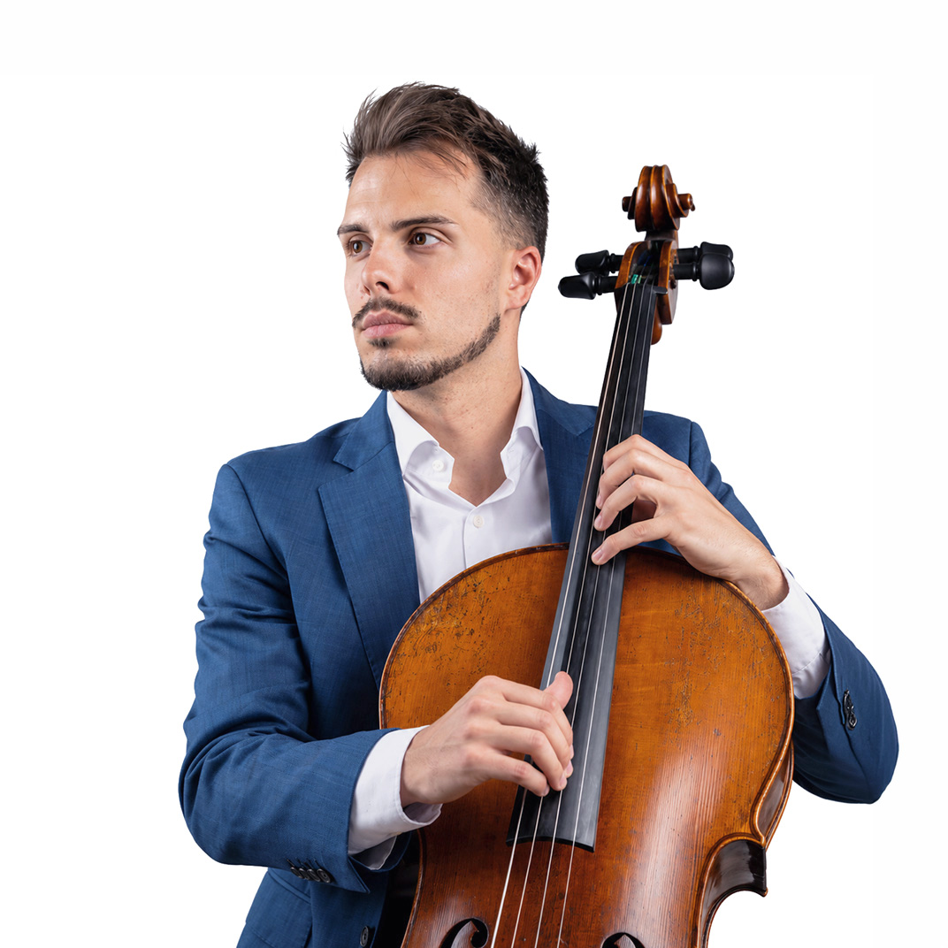 Porträt Marco Castrillo Ibanez mit Cello