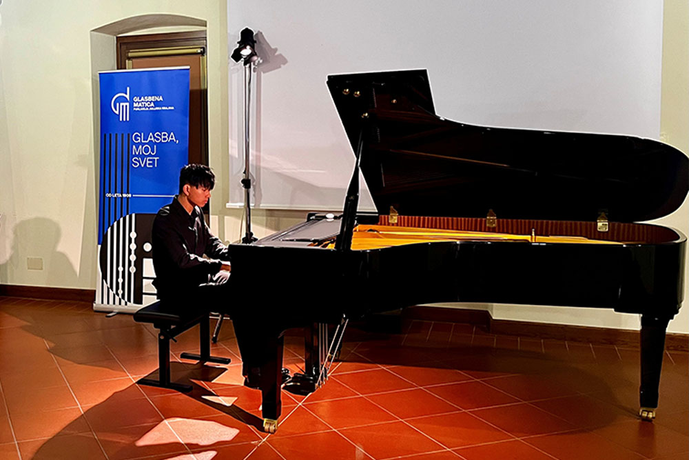 Der Musikschüler am Klavier