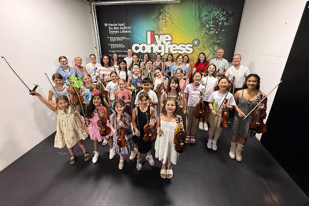 Violin-Ensemble im Live Congress beim Konzert Best of Musikschule