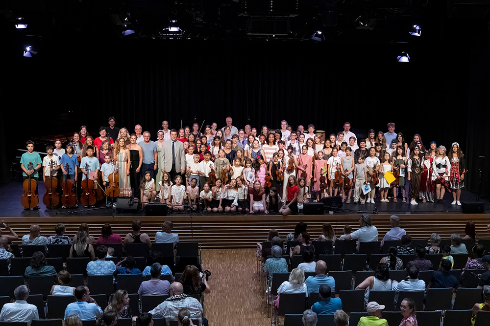 Musikschüler:innen auf der Bühne des Live Congress Leoben